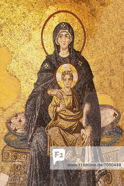 Hagia Sophia  Wandbild in der Apsis  Mosaik von Theotokos  Darstellung der Jungfrau Maria mit Kind  Istanbul  Türkei
