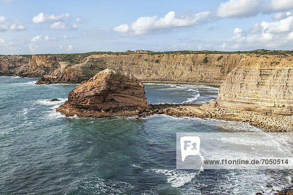 Strand von Costa Vicentina mit Klippen Algarve Portugal Europa