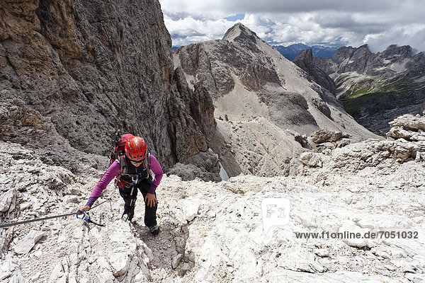 Mountain climber during the ascent to Kesselkogel Mountain via the climbing route above Grasleiten Pass in the Rosengarten Group  Rosengarten Group at the rear  Trentino  Italy  Europe