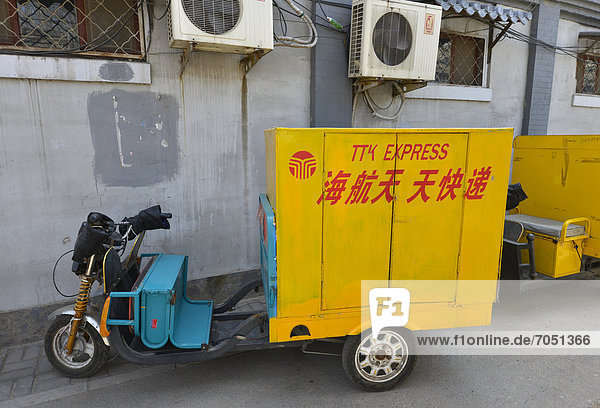 Post Express motorised rickshaw in an old traditional Hutong  a traditional courtyard in Beijing  China  Asia