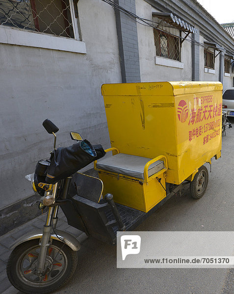 Post Express motorised rickshaw in an old traditional hutong  a traditional residential courtyard  in Beijing  China  Asia