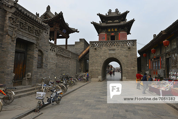 Arched gate  historic city centre of Pingyao  UNESCO World Heritage Site  Shanxi  China  Asia