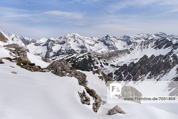 Blick vom Hafelekar nach Norden  hinten die Jägerkar-Spitze  die Praxmarerkar-Spitze  die Bachofen-Spitze  der Große Lafatscher und der Bettelwurf  Karwendel-Gebirge  Tirol  Österreich  Europa