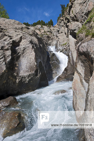 Wasserfall am Fernergries Kaunertal Ötztaler Alpen Tirol Österreich Europa