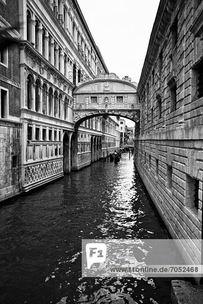 Schwarzweiß Europa UNESCO-Welterbe Venetien Seufzerbrücke Italien
