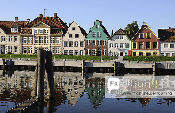 Row of houses along the harbour  Glueckstadt  Schleswig-Holstein  Germany  Europe