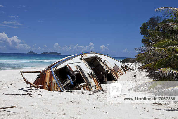 Shipwreck on a beach  Marianne Island  Seychelles  Africa  Indian Ocean