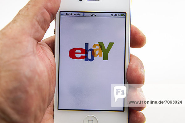 Logo von ebay auf Smartphone
