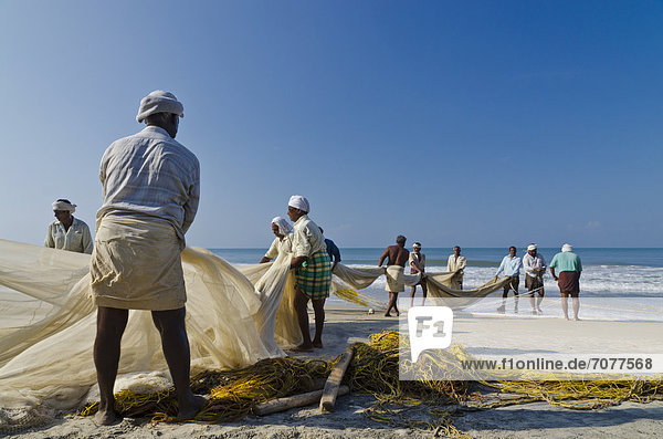 Traditionelle Fischerei an der K¸ste in der Nähe von Varkala  Indien  Asien