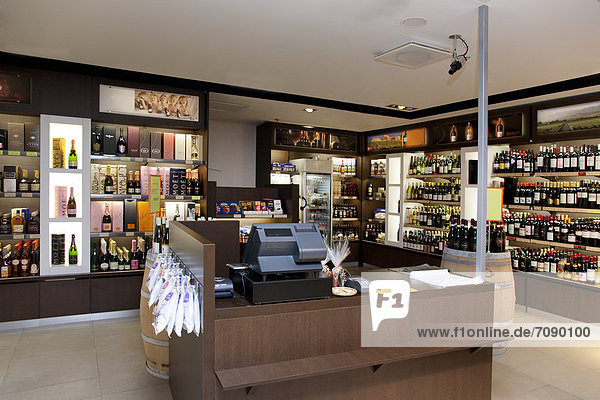 Tallinn  Hauptstadt  zeigen  Lebensmittel  Wein  Reichtum  Handel  Flughafen  Eigentum  Laden  Estland