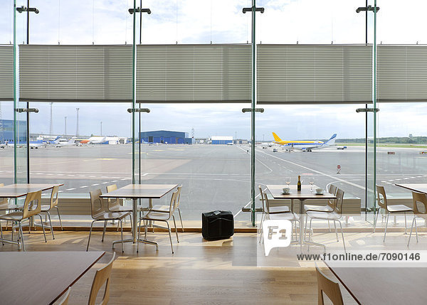Tallinn  Hauptstadt  Cafe  Restaurant  Flughafen  Estland