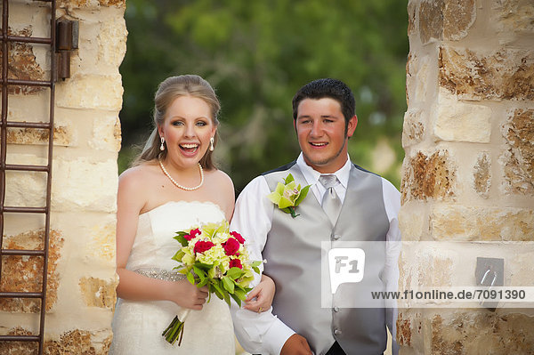 USA  Texas  Bride and groom with bridal bouquet  smiling