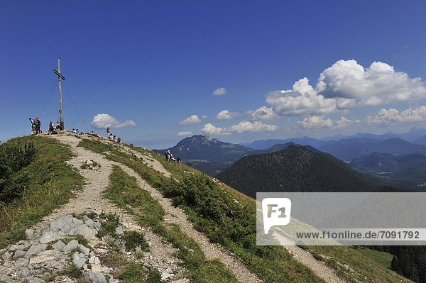 Deutschland Bayern Wanderer am Jochberg