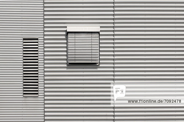 Deutschland  München  Hausfassade mit Aluminiumverkleidung