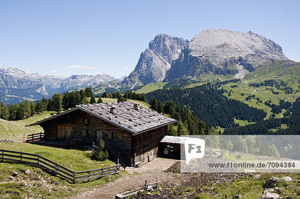 Italien  Blick auf Langkofel und Plattkofel bei Südtirol