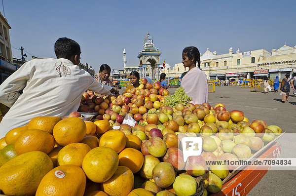 Obst und Gemüse zum Verkauf auf einem Market in Mysore  Indien  Asien