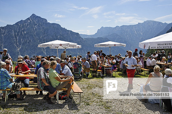 Pfeifertag festival on Niedergadenalm alp  Strobl  Salzburg state  Salzkammergut resort area  Austria  Europe