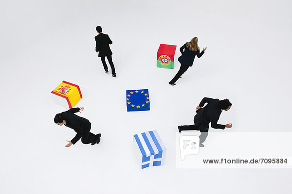Griechenland  Portugal und Spanien erwägen  die Europäische Union aufgrund der wirtschaftlichen Rezession zu verlassen.
