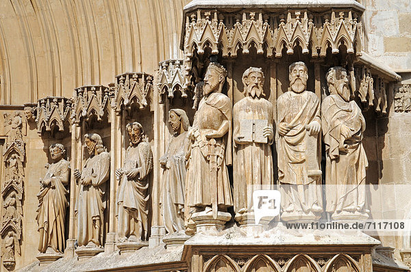 Portal  Figuren  Skulpturen  Kathedrale  Tarragona  Cataluna  Katalonien  Spanien  Europa  ÖffentlicherGrund
