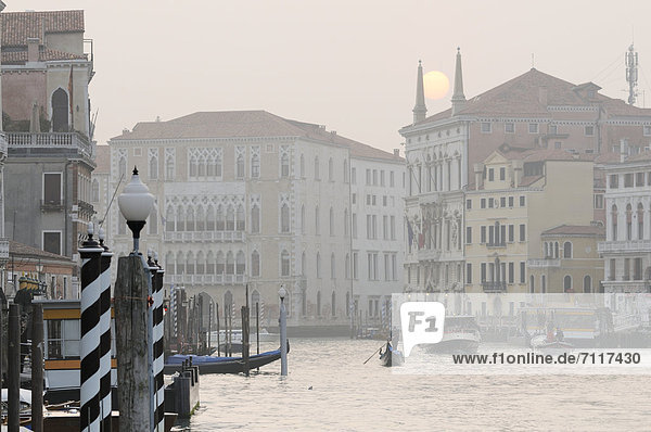 Europa Ehrfurcht Gondel Gondola Vaporetto Venedig Venetien Italien