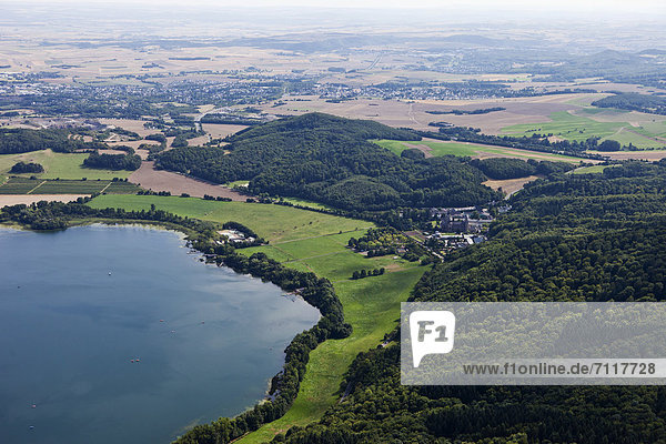 Luftbild  Abtei Maria Laach  Laacher See  hinten Mendig und Bell  Vulkaneifel  Rheinland-Pfalz  Deutschland  Europa