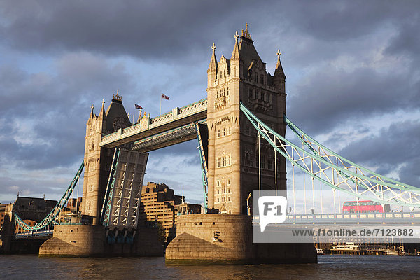 UK  United Kingdom  Europe  Great Britain  Britain  England  London  Tower Bridge  Thames River  River Thames  Landmark  Bridge  Bridges  Tourism  Travel  Holiday  Vacation