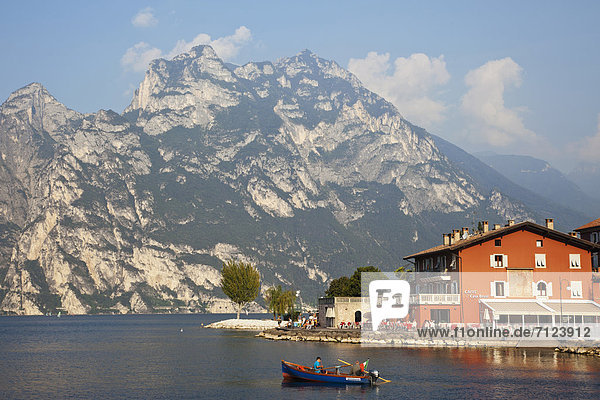 Europa  Urlaub  Reise  See  Alpen  Italien  Gardasee  Torbole  Tourismus