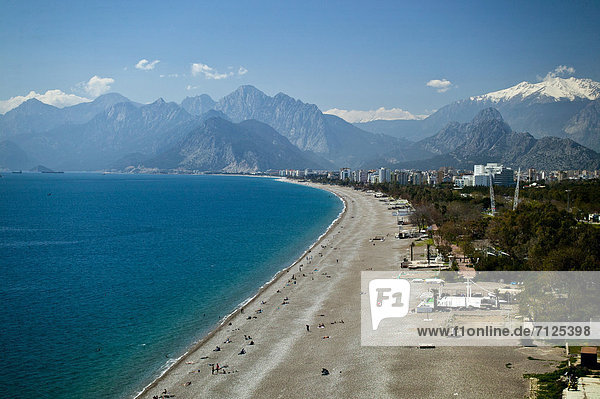 Berg Strand Küste Stadt Großstadt Meer Antalya Mittelmeer Türkei türkisch