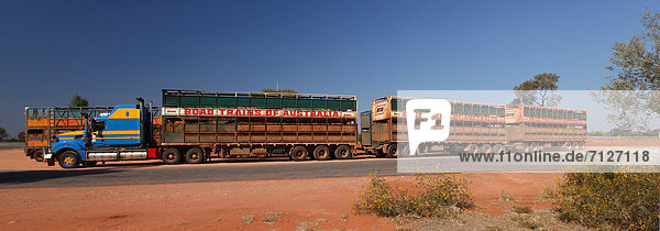 Auto Transport Wüste Ende Lastkraftwagen Tankstelle Outback - Australien Australien Pause Staub Northern Territory Raststätte einstellen