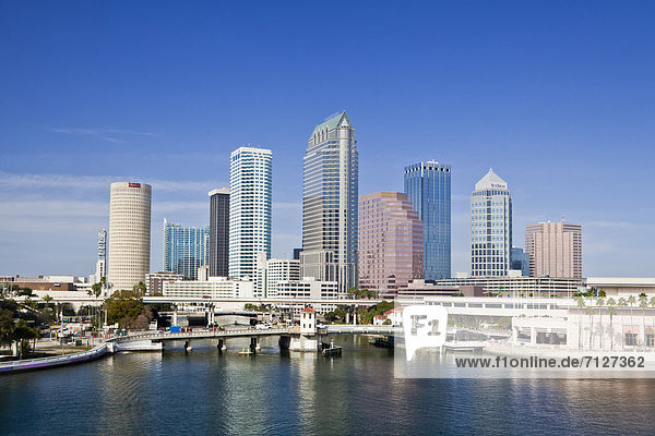 Vereinigte Staaten von Amerika  USA  Einkaufszentrum  Skyline  Skylines  Wasser  Amerika  Großstadt  Brücke  Innenstadt  Florida  Tampa