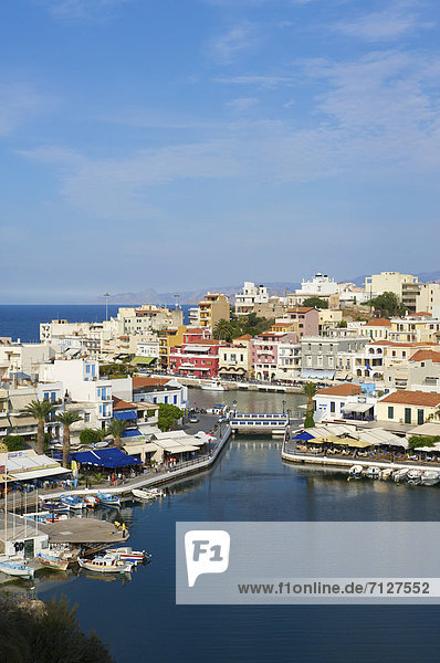 Hochformat Außenaufnahme Europa Tag europäisch Stadt Meer Insel Ansicht Agios Nikolaos Kreta Griechenland Mittelmeer freie Natur