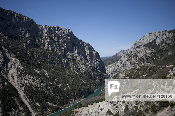 Felsbrocken  Landschaftlich schön  landschaftlich reizvoll  Frankreich  Europa  Steilküste  fließen  Fluss  Provence - Alpes-Cote d Azur  Schlucht