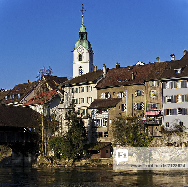 Wohnhaus Gebäude Stadt Großstadt Fluss Kirchturm Altstadt Kanton Solothurn Schweiz