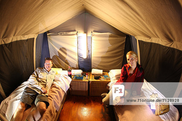 Frau Mann Urlaub ruhen Abenteuer Attraktivität Paar Paare Ländliches Motiv ländliche Motive camping Zelt innerhalb Einsamkeit Australien Fraser Island Queensland Rest Überrest Tourismus