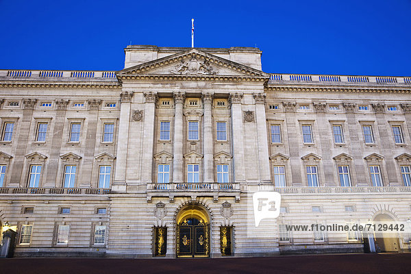 Urlaub  britisch  Großbritannien  London  Hauptstadt  Reise  Palast  Schloß  Schlösser  Buckingham Palace  England  Tourismus