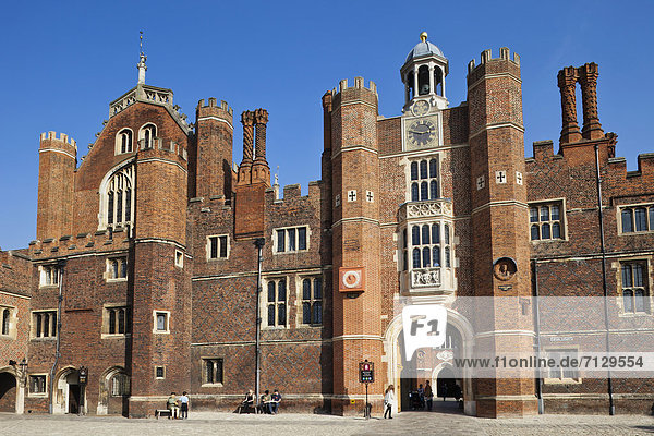 Mensch  Urlaub  Menschen  britisch  Großbritannien  London  Hauptstadt  Reise  Palast  Schloß  Schlösser  England  Hampton Court  Surrey  Tourismus