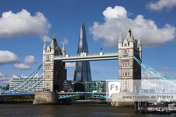 Europa  Urlaub  Großbritannien  London  Hauptstadt  Reise  Großstadt  Hochhaus  Architektur  Turm  Brücke  Fluss  Themse  Glasscherbe  England  Tower Bridge
