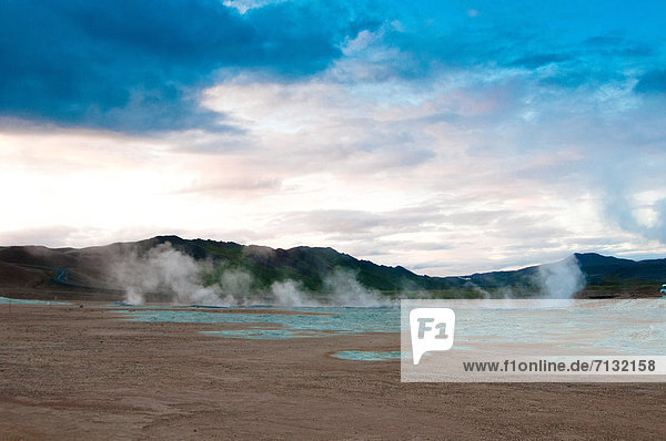 Sehenswürdigkeit  Wasser  Europa  Wärme  Gebäude  Dunst  Geysir  Heiße Quelle  Wasserdampf  Geothermisches Kraftwerk  Island