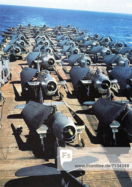 USS Yorktown  Naval aircraft  Grumman F6F-3 Hellcat  airplanes  deck  aircraft carrier  pacific  army  World War II  November 1943  USA  America