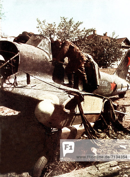Operation  Barbarossa  Two  soldiers  inspecting  damaged  Russian  plane  World War II  Soviet Union  1941
