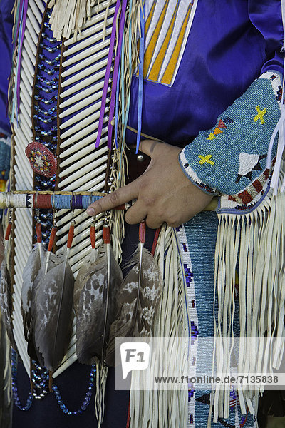 Vereinigte Staaten von Amerika  USA  Detail  Details  Ausschnitt  Ausschnitte  Mann  Amerika  Modell  Feld  Indianer  Ethnisches Erscheinungsbild  Kleid  South Dakota