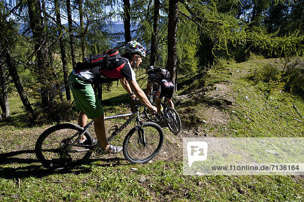 Mountainbike  mountain bike  Jugendlicher  Europa  Mann  Sport  radfahren  Fahrrad  Rad  Fahrradfahrer  Österreich  Spaß