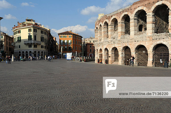 Biegung  Biegungen  Kurve  Kurven  gewölbt  Bogen  gebogen  Europa  Kultur  Stadion  UNESCO-Welterbe  Amphitheater  Venetien  Italien  römisch  Verona