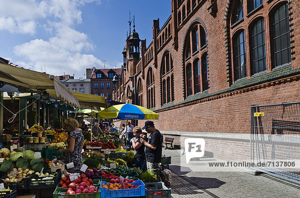 Fruit and vegetable stands next to the Market Hall  Gdansk  Poland  Europe