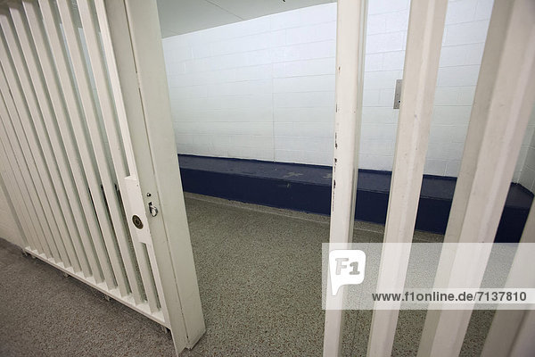 Gefängniszelle in einer Polizeistation  Detroit  Michigan  USA