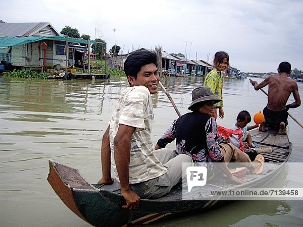 fließen See Boot Hintergrund Dorf Kambodscha