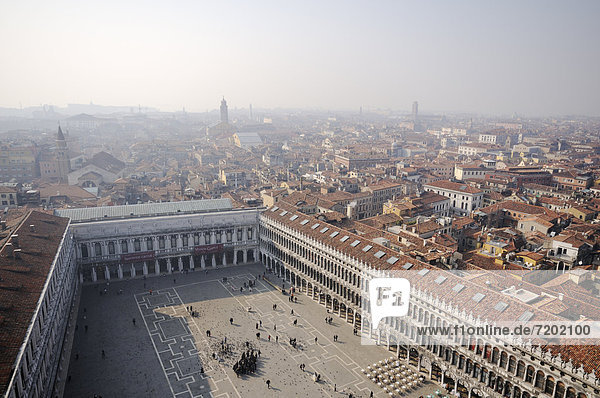 Europa Gebäude Quadrat Quadrate quadratisch quadratisches quadratischer Venedig Venetien Markusplatz Italien