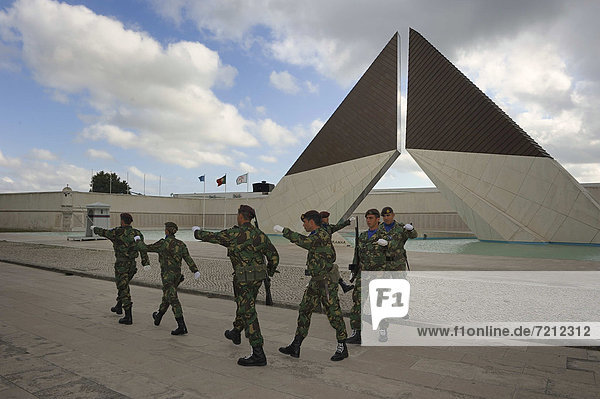 Changing of the guard at the Monumento Nacional aos Combatentes do Ultramar monument  by architect Francisco JosÈ Ferreira Guedes de Carvalho  BelÈm  Lisbon  Portugal  Europe