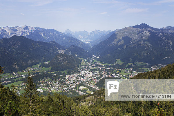 Blick von Berg Katrin im Katergebirge über Bad Ischl  Salzkammergut  Traunviertel  Oberösterreich  Österreich  Europa