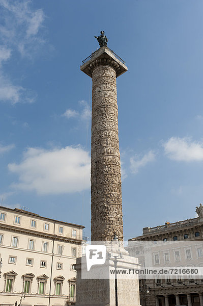 Antike römische Siegessäule, Mark-Aurel-Säule auf der Piazza Colonna ...